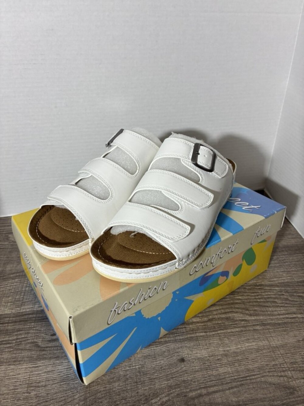 Easy Street Woman’s Sandals In White Size 10